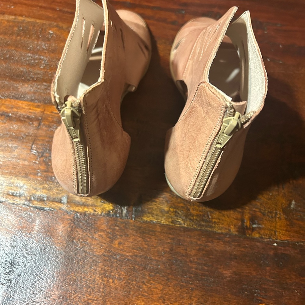 Miz Mooz MENTHA Tan Leather Sandals - Picture 5 of 8